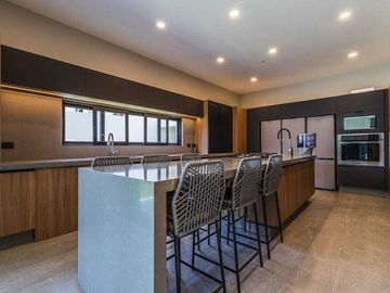 Residencia en Venta en Lomas del Campanario Terreno: 380 m² Construcción: 480 m²