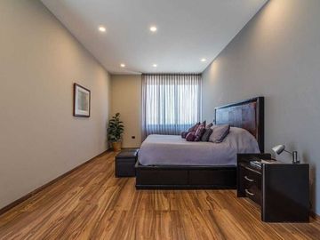 Residencia en Venta en Lomas del Campanario Terreno: 380 m² Construcción: 480 m²