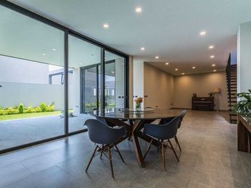 Residencia en Venta en Lomas del Campanario Terreno: 380 m² Construcción: 480 m²