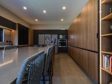 Residencia en Venta en Lomas del Campanario Terreno: 380 m² Construcción: 480 m²