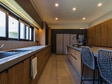 Residencia en Venta en Lomas del Campanario Terreno: 380 m² Construcción: 480 m²