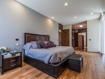 Residencia en Venta en Lomas del Campanario Terreno: 380 m² Construcción: 480 m²