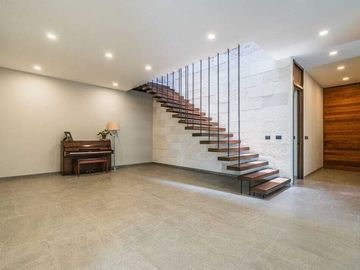 Residencia en Venta en Lomas del Campanario Terreno: 380 m² Construcción: 480 m²