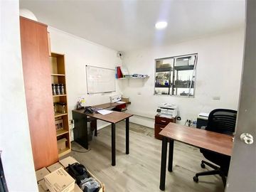 Oficina en Venta en Sector Pedro de Valdivia/ Antonio Varas / Casa Comercial / Estacionamientos / Bodega