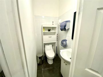 Oficina en Venta en Sector Pedro de Valdivia/ Antonio Varas / Casa Comercial / Estacionamientos / Bodega