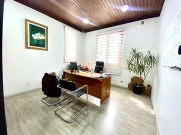 Oficina en Venta en Sector Pedro de Valdivia/ Antonio Varas / Casa Comercial / Estacionamientos / Bodega