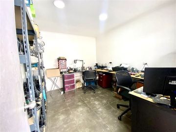 Oficina en Venta en Sector Pedro de Valdivia/ Antonio Varas / Casa Comercial / Estacionamientos / Bodega