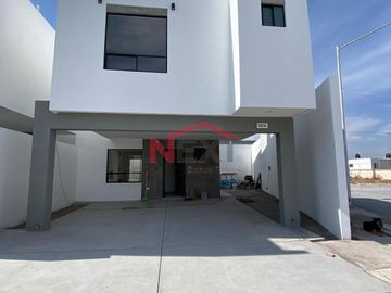 CASA EN PREVENTA AL ORIENTE CON ACABADOS DE LUJO Y CERCANÍA A PRINCIPALES PLAZAS COMERCIALES