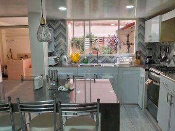 En Venta Casa En Santa Isabel, Bogotá