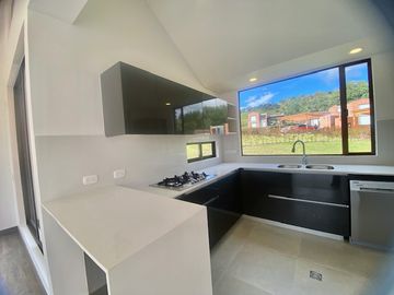 Arriendo - Casa Campestre Para Estrenar En Macadamia, La Calera