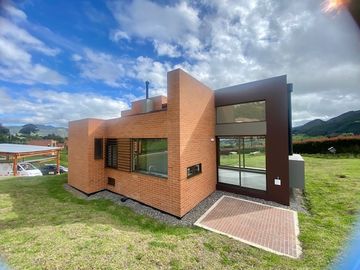 Arriendo - Casa Campestre Para Estrenar En Macadamia, La Calera