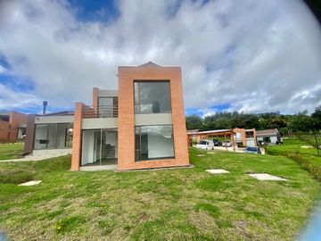 Arriendo - Casa Campestre Para Estrenar En Macadamia, La Calera