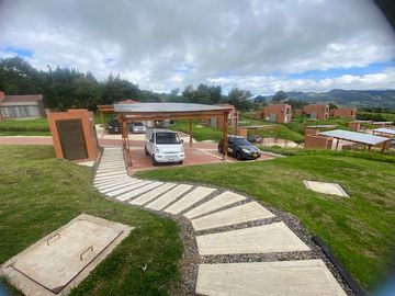 Arriendo - Casa Campestre Para Estrenar En Macadamia, La Calera