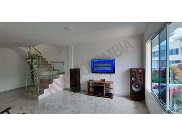 Vendo Casa de tres pisos en Conjunto Campestre Cerrado