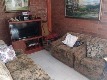Venta Casa De Tres Pisos En Barrio San Fernando, Cali, Valle Del Cauca