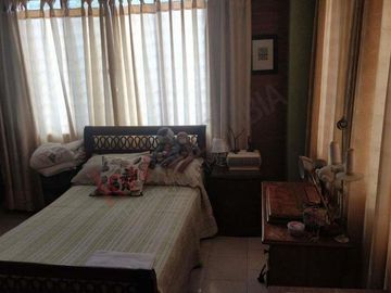 Venta Casa De Tres Pisos En Barrio San Fernando, Cali, Valle Del Cauca