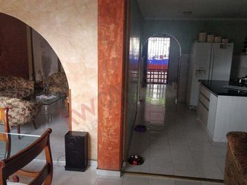 Venta Casa De Tres Pisos En Barrio San Fernando, Cali, Valle Del Cauca