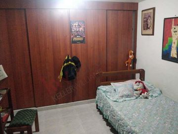Venta Casa De Tres Pisos En Barrio San Fernando, Cali, Valle Del Cauca