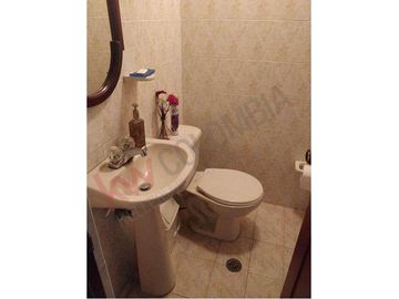 Venta Casa De Tres Pisos En Barrio San Fernando, Cali, Valle Del Cauca
