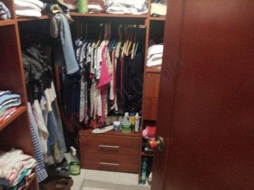 Venta Casa De Tres Pisos En Barrio San Fernando, Cali, Valle Del Cauca
