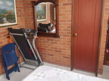 Venta Casa De Tres Pisos En Barrio San Fernando, Cali, Valle Del Cauca