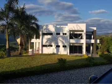 VENDO MAGNIFICA CASA ANAPOIMA