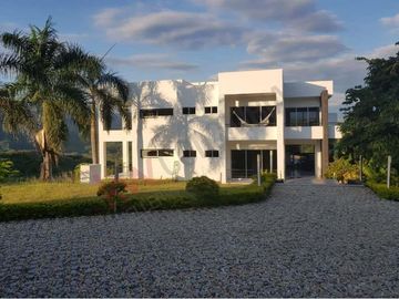 VENDO MAGNIFICA CASA ANAPOIMA