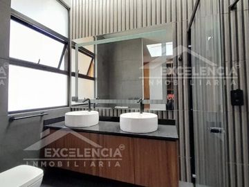 VENTA DE CASA EN PASEO DEL PARQUE TRES MARIAS