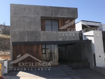 VENTA DE CASA EN PASEO DEL PARQUE TRES MARIAS