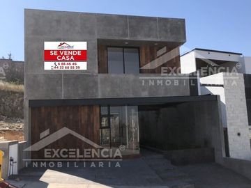 VENTA DE CASA EN PASEO DEL PARQUE TRES MARIAS