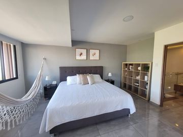 Espectacular Casa Remodelada En Riomar 273 Mas Patio Y Deck, $2.000 Millones