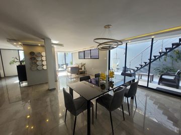 Espectacular Casa Remodelada En Riomar 273 Mas Patio Y Deck, $2.000 Millones