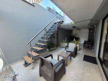 Espectacular Casa Remodelada En Riomar 273 Mas Patio Y Deck, $2.000 Millones