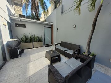 Espectacular Casa Remodelada En Riomar 273 Mas Patio Y Deck, $2.000 Millones