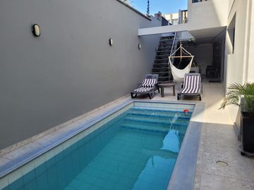 Espectacular Casa Remodelada En Riomar 273 Mas Patio Y Deck, $2.000 Millones
