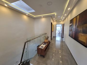 Espectacular Casa Remodelada En Riomar 273 Mas Patio Y Deck, $2.000 Millones