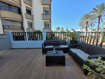 Espectacular Casa Remodelada En Riomar 273 Mas Patio Y Deck, $2.000 Millones