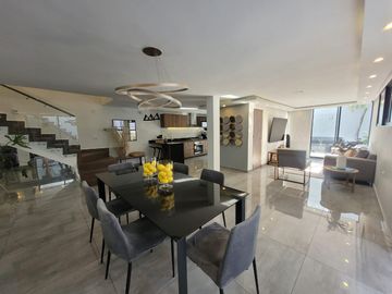 Espectacular Casa Remodelada En Riomar 273 Mas Patio Y Deck, $2.000 Millones