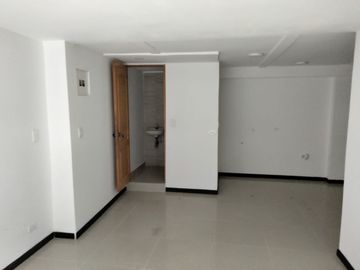Vendo En Via Principal Casa De Tres Pisos Esquinera Con Local Comercial