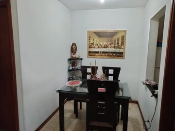 Vendo En Via Principal Casa De Tres Pisos Esquinera Con Local Comercial