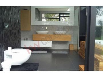 VENDO ESPLENDIDA CASA DE CAMPO EN LA CALERA