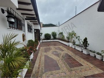 Espectacular casa en Santa Bárbara Alta
