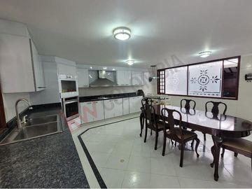 Espectacular casa en Santa Bárbara Alta