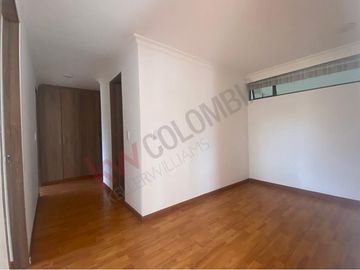 Venta Apartamento amplio, totalmente remodelado, San Patricio - Bogotá