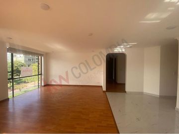 Venta Apartamento amplio, totalmente remodelado, San Patricio - Bogotá