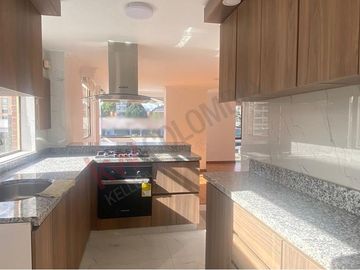Venta Apartamento amplio, totalmente remodelado, San Patricio - Bogotá