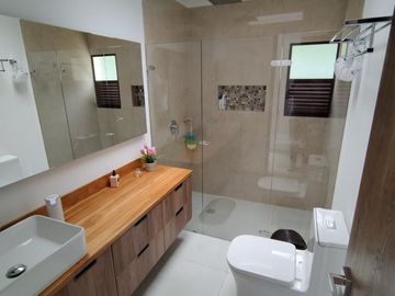 Espectacular Casa De Un Nivel En El Exclusivo Condominio El Peñon- Girardot