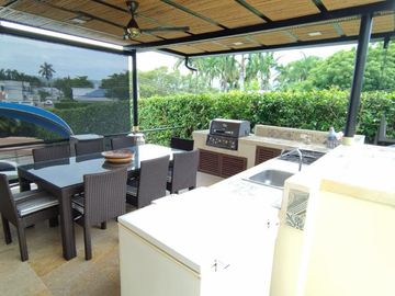 Espectacular Casa De Un Nivel En El Exclusivo Condominio El Peñon- Girardot