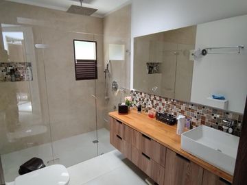 Espectacular Casa De Un Nivel En El Exclusivo Condominio El Peñon- Girardot