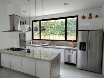 Espectacular Casa De Un Nivel En El Exclusivo Condominio El Peñon- Girardot